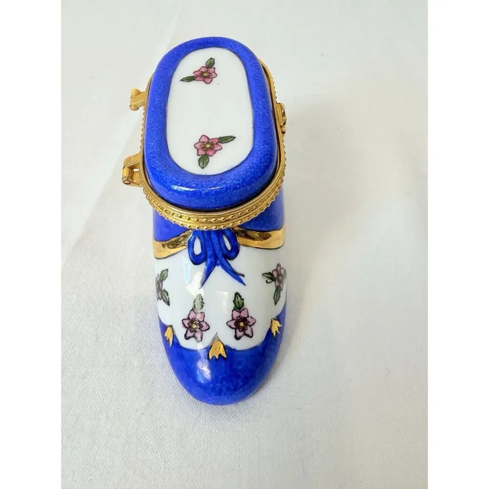 Vtg CBK Ceramic Blue And White Whimsical Shoe Trinket Box - Picture 3 of 8